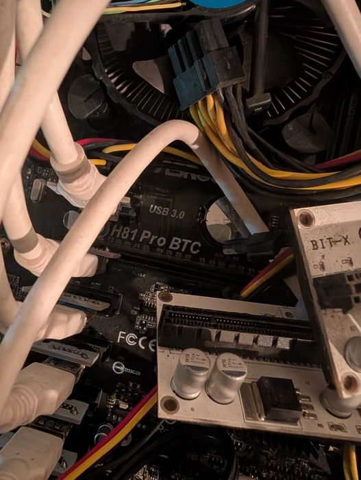 Mining Rig ASRock H81 Pro BTC + CPU + Frame – Para Peças