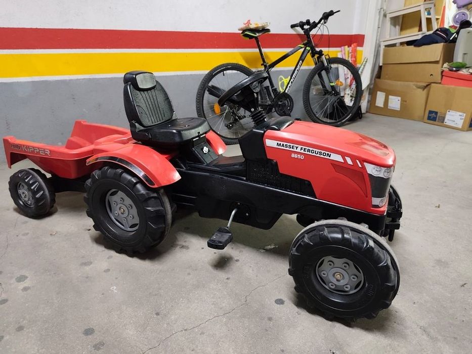 Tractor a pedais Massey Ferguson + reboque