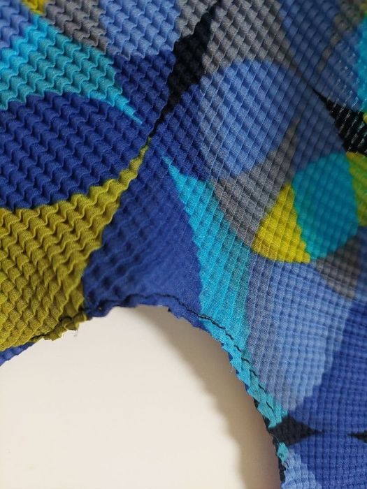 Issey miyake me топ геометричний малюнок принт