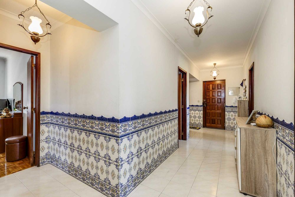 APARTAMENTO T3 VENDA NO CARREGADO PERTO DO OUTLET SHOPPING CAMPERA