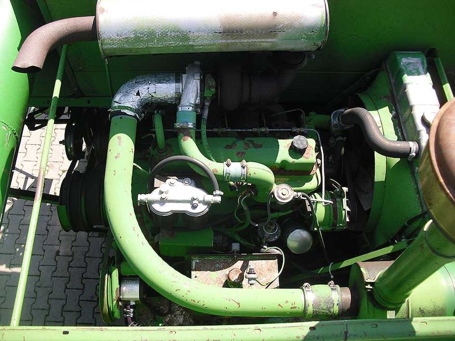 Зерноуборочный комбайн John Deere 1052