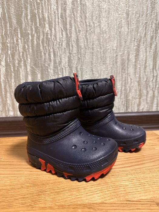 Продам зимові чоботи Crocs Classic Neo Puff Boot K