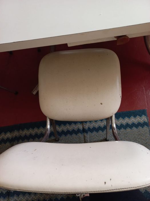 Mesa de cozinha Oval + 4 cadeiras