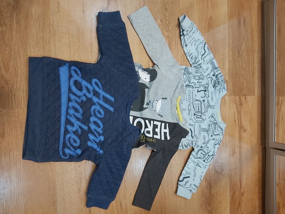 Zestaw ubrań ze zdjęć 4 bluzy i 3 pary spodni 68-72