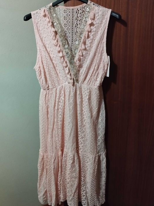Vestido rendado rosa bebé novo