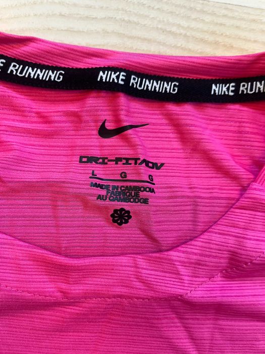 Komplet Nike Running Dri-FIT w rozmiarze L – kurtka + koszulka + spodenki.
