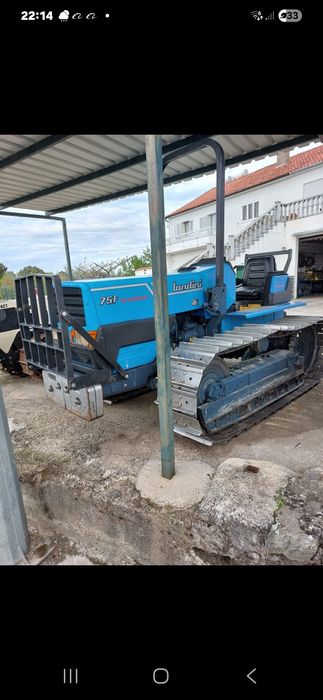 Varios tractores de rastos