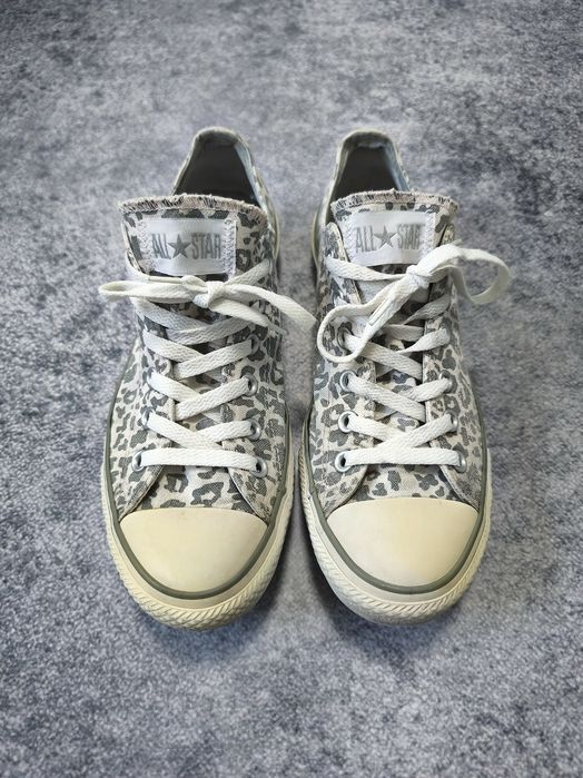 converse leopard shoes