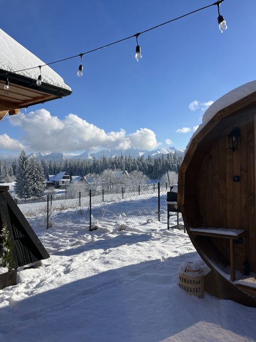 Drewniany domek w górach, Święta Bożego Narodzenia, sauna jacuzzi