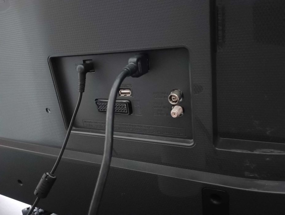 TV LG 43" com Caixa