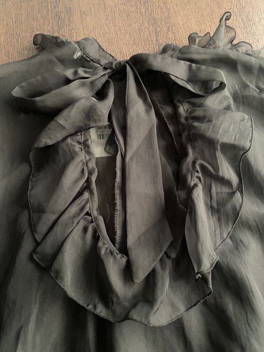 Blusa Preta com Folhos - Zara