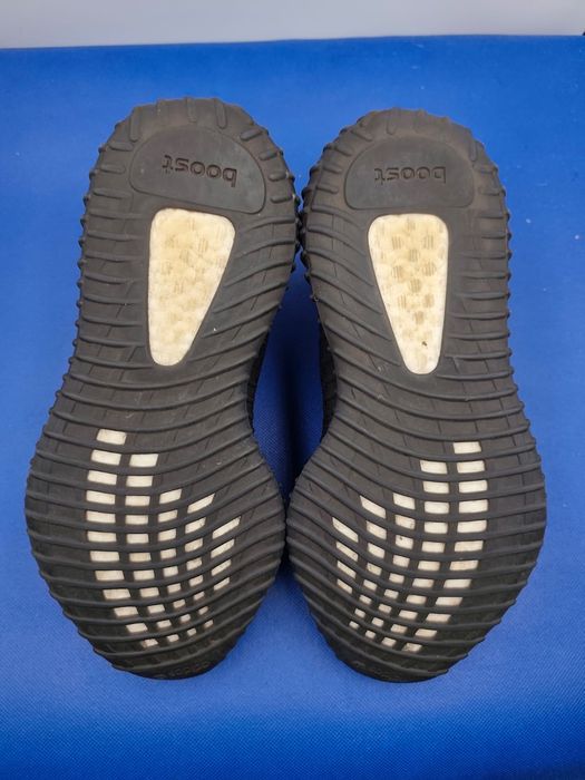 Кросівки Adidas Yezzy Boost 350 V2 " Oreo" - 39,5 розмір. Оригінал