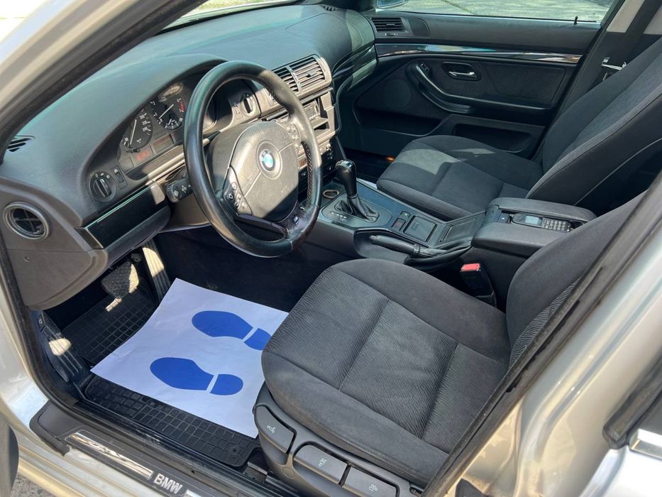 Продам BMW  523I