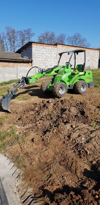 Usługi minikoparką, miniładowarką AVANT, odwierty