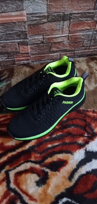 Buty sportowe Fashion 39-25 cm