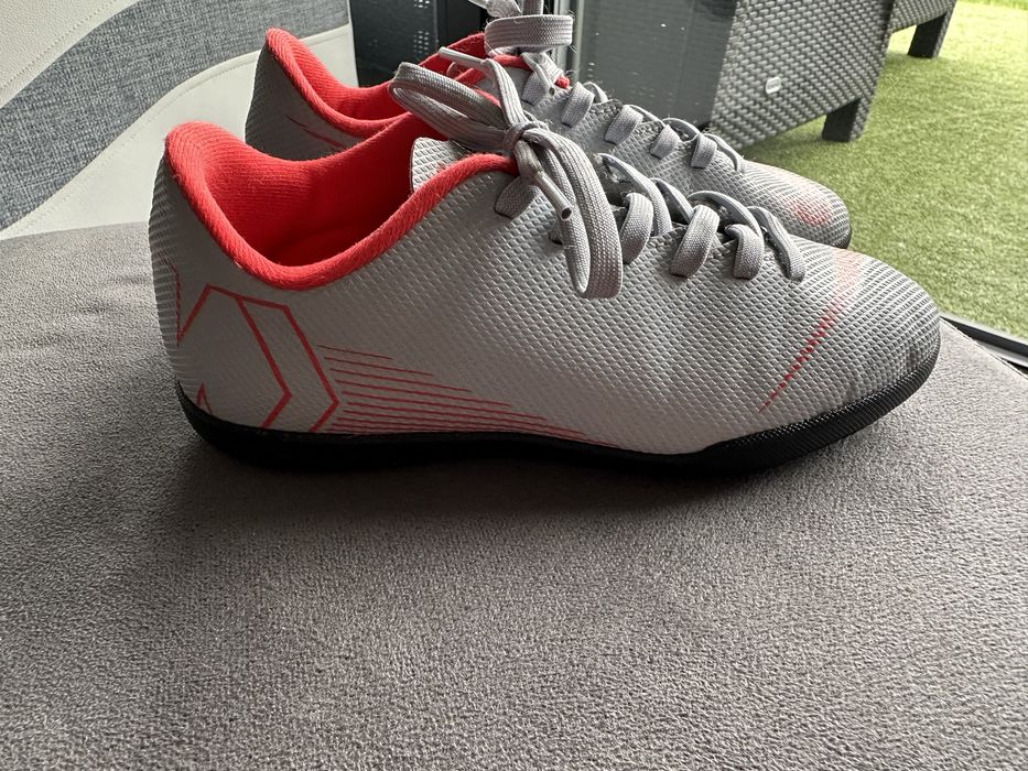 Buty dzieciece piłkarskie (halówki)