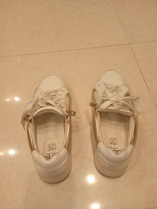 Tênis de Senhora marca Ara since 1949