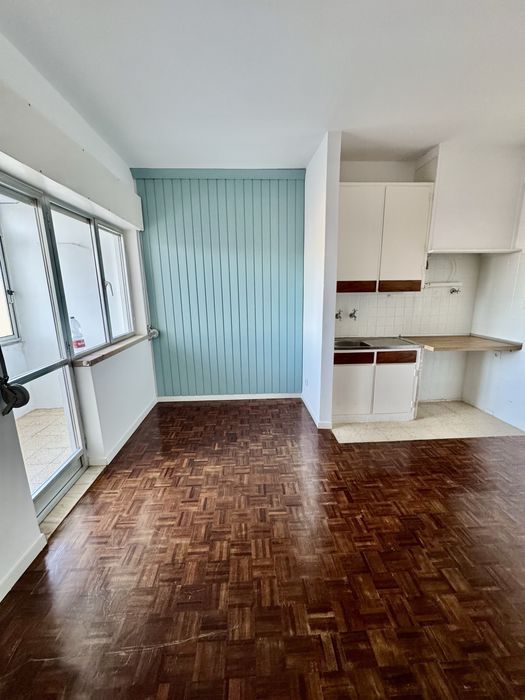 Estúdio T0 na Reboleira com Excelente Localização – 7.º Andar