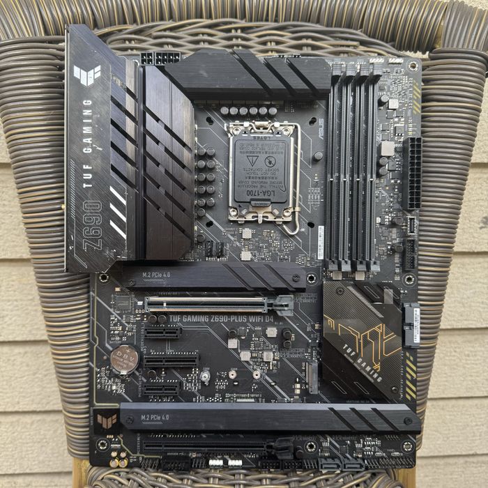 Asus Tuf Z690 материнська плата