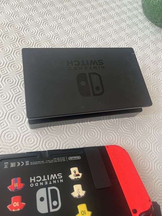 Nintendo Switch + Dock + Joy-Con