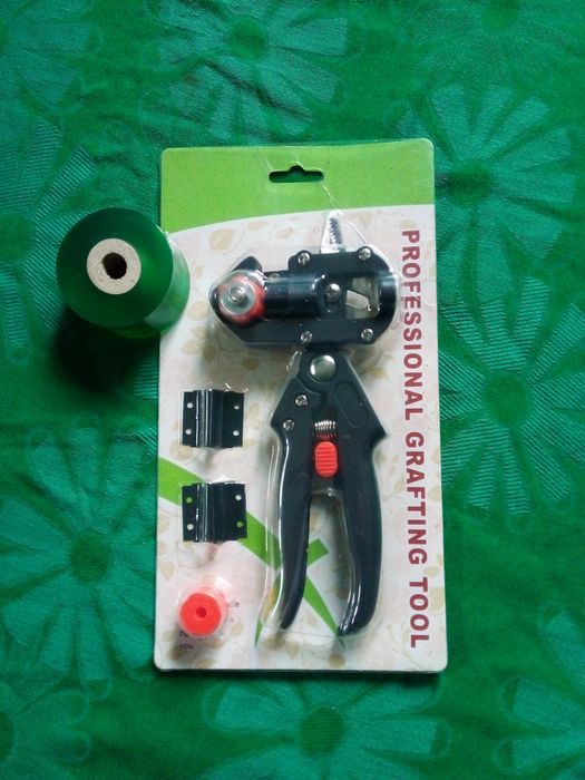 Садовий секатор для щеплення дерев і рослин