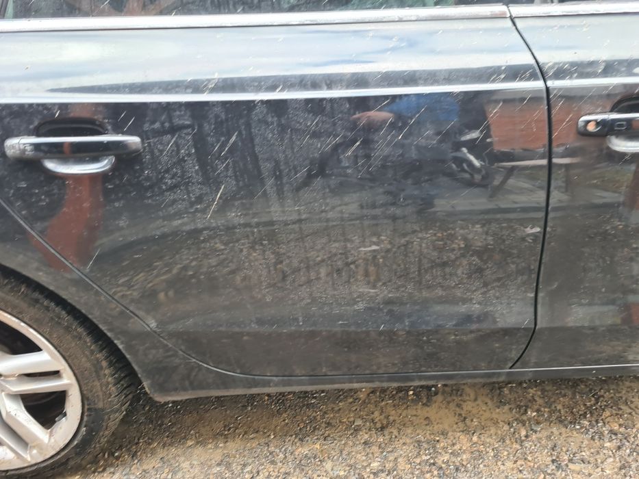 Drzwi prawe tylne tył kompletne do Audi A5 8T kod lakieru LZ9Y