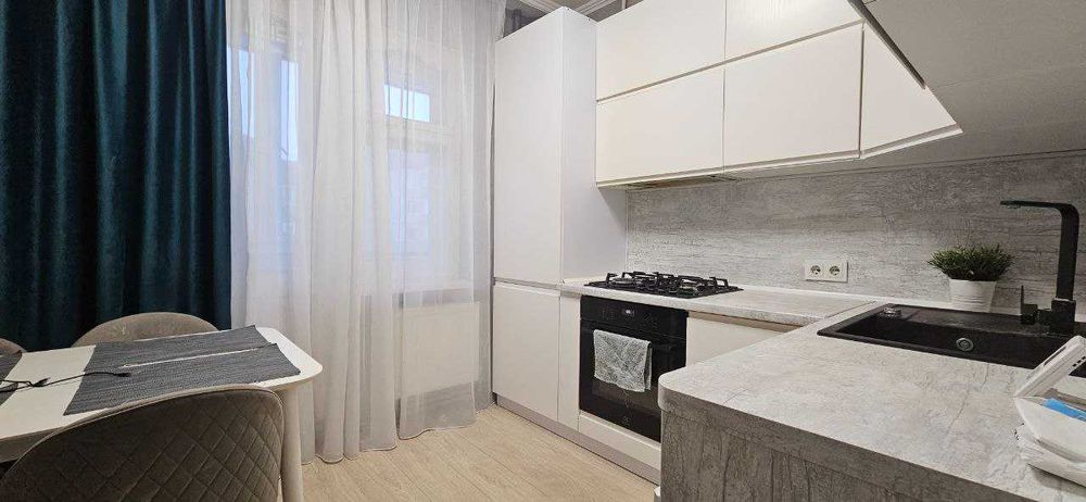 Продаж 3-кімнатної квартири на Піщаному масиві.