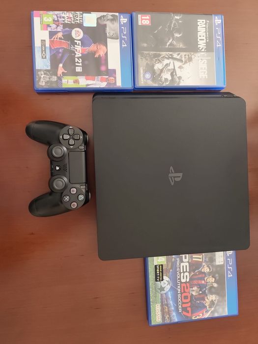 Playstation 4 com comando e jogos