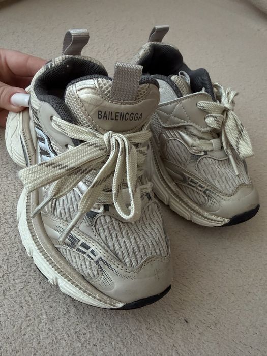 Легкі, зручні та модні кросівки