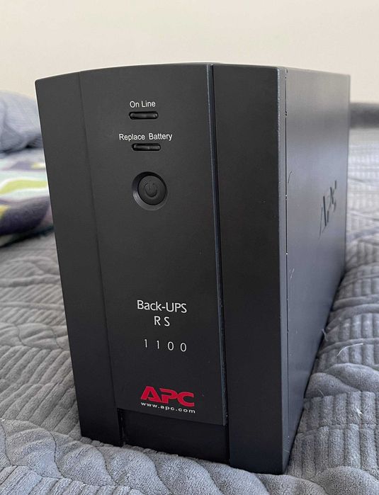 Безперебійник APC RS 1100