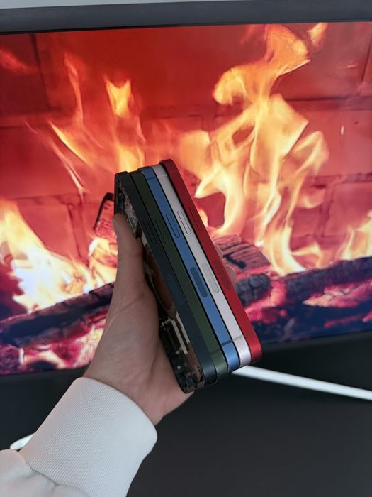 Оригинальні корпуси iPhone 13