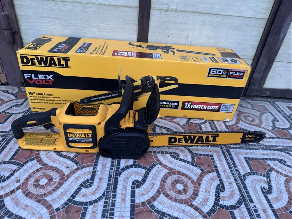 Пила цепочна Dewalt DCCS670B