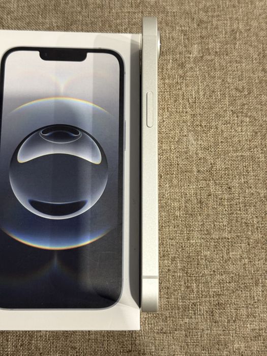 Iphone 16E 128 White