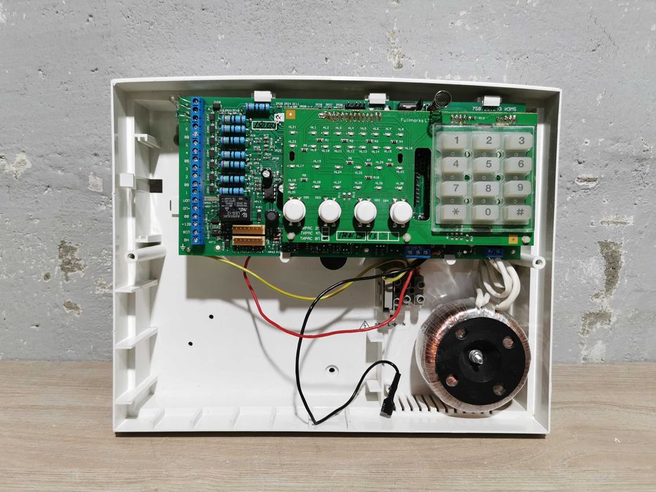 Прибор приемно-контрольно пожарный ППКП Тирас-8П (2013год)