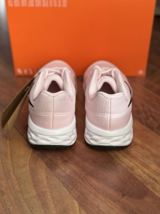NIKE Revolution 6 NN Buty Obuwie Sportowe Trening 39 dł 24,5