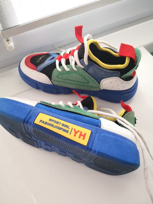 Кросівки яскраві 36 23см ідеал стан