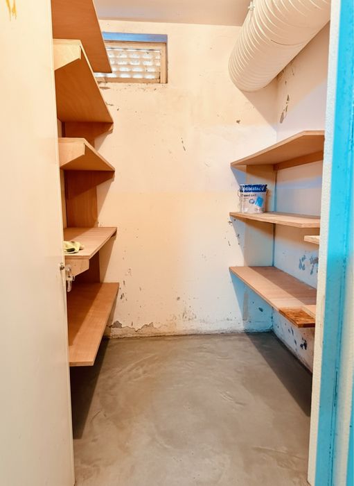 Apartamento T1 com lugar de garagem e arrumos