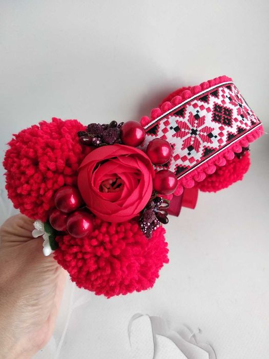 Чільця українські з помпонами "Орнамент"