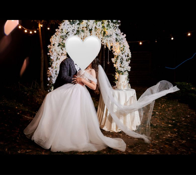 Продам весільну сукню зі шлейфом