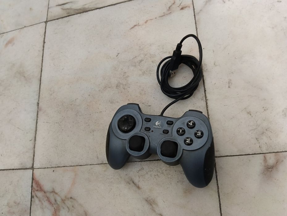 Gamepad / Comando com Fio Logitech para PC (Modelo Retro Dual Action/Rumblepad)