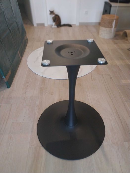 Mesa redonda de alta qualidade em marmore.