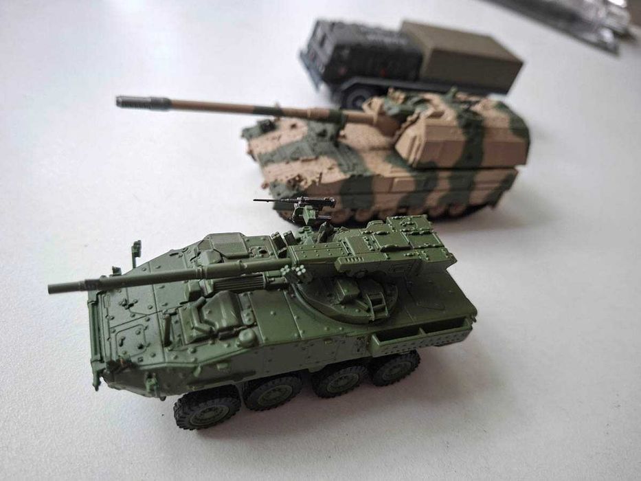 Zestaw 3 modeli 1:72 Eaglemoss Panzerhaubitze 2000 M1128 Stryker MAZ-535A