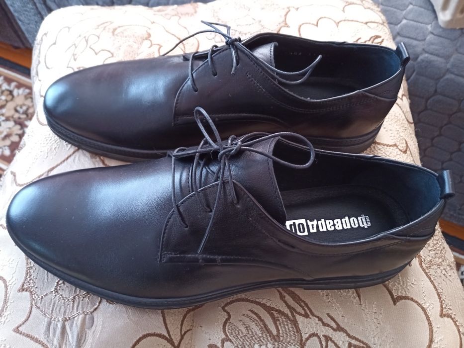Туфлі зі шкіри на шнурках