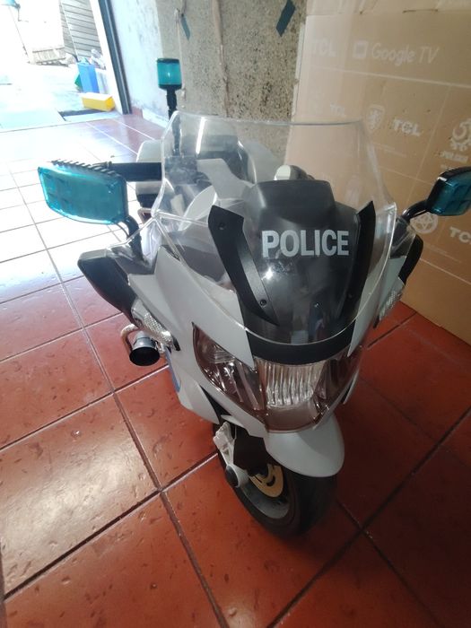 Mota elétrica de policia BMW de criança