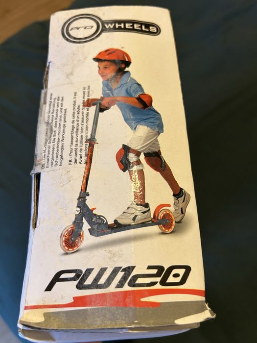 Trotinete Nova na caixa e selada