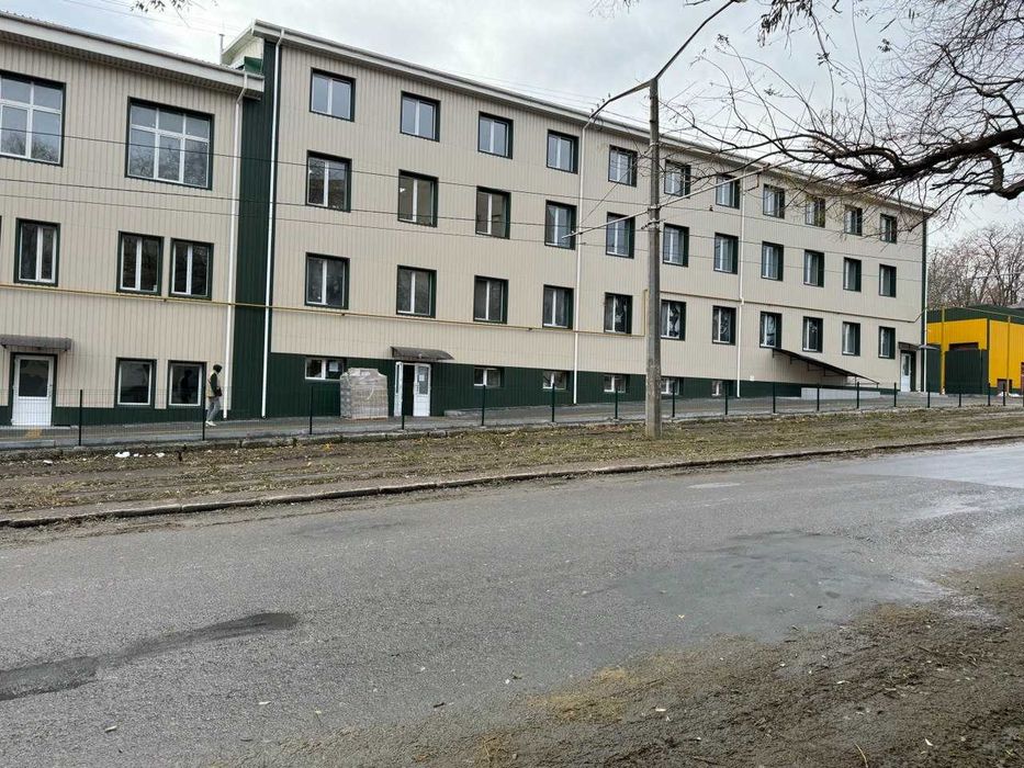 Фасадне приміщення під магазин в оренду. Від власника!