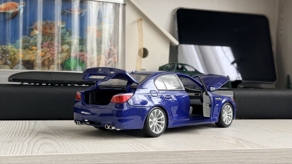 Model 1/18 Maisto Bmw m5 e60