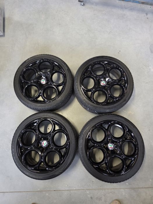 Felgi aluminiowe z oponami 225/40R18 Alfa Romeo Giulietta