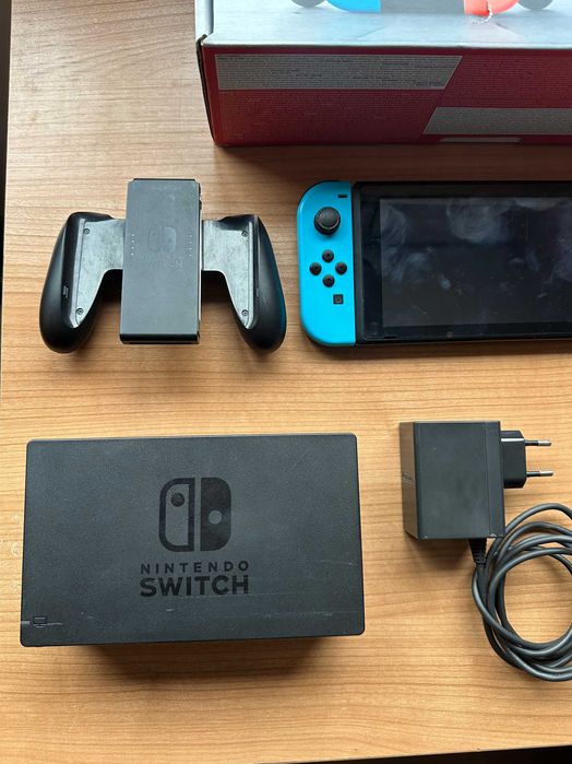 Nintendo Switch (modelo original) + 8 jogos – impecável e completa!