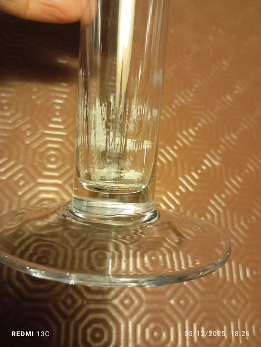 Jarra, solitária em vidro